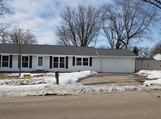 1606 Springdale Dr, Clinton, IA 52732