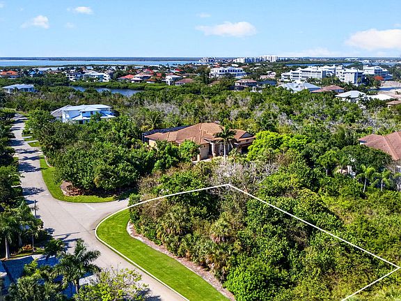3rd image of 707 Waterside Dr