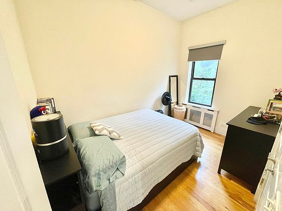 5th image of 8 W 75th St APT 2C