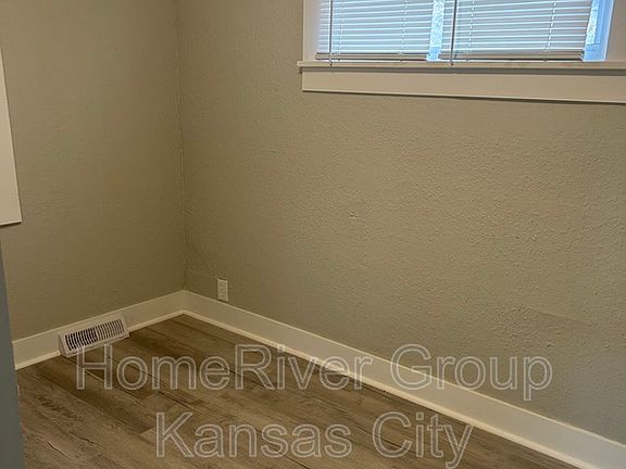 5th image of 5216 Highland Ave