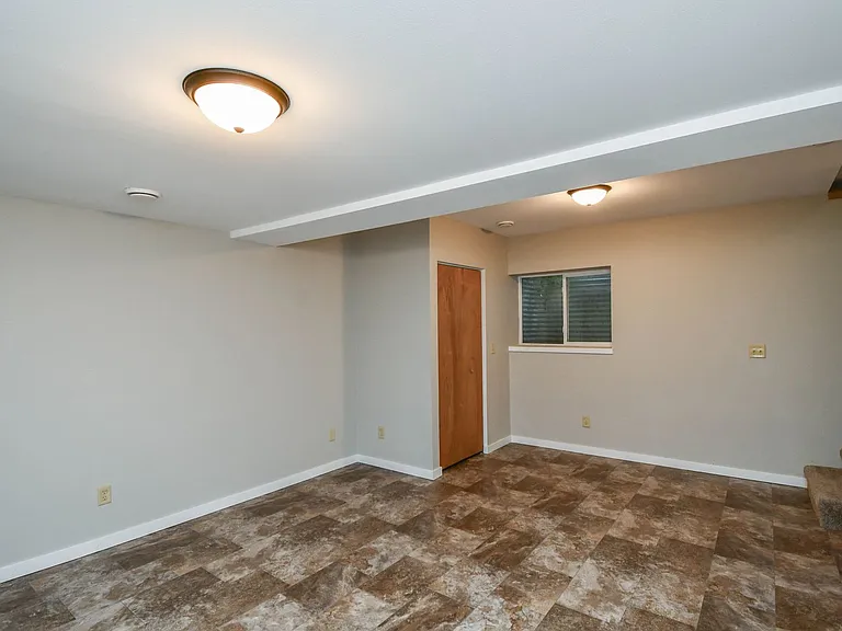 1115 N Duluth Ave — Photo 30