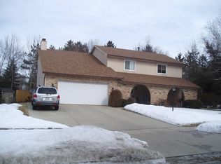 4 Brookshire Grn, Bloomington, IL 61704