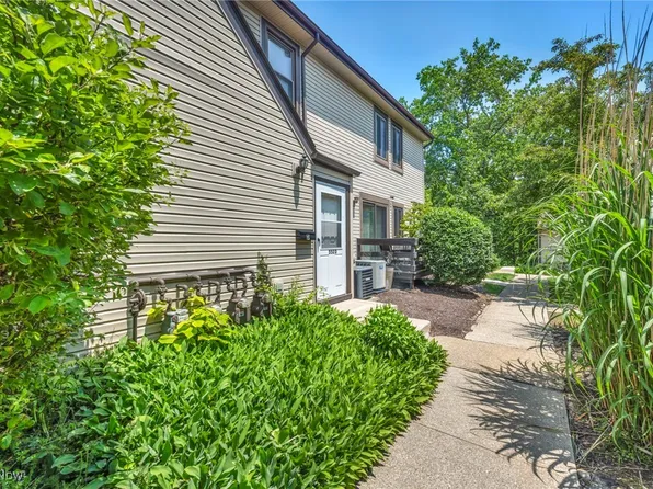 552 Turney Rd APT A, Bedford, OH 44146