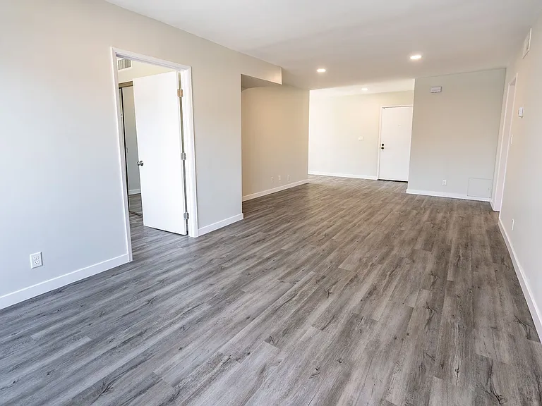 1635 North Martel Avenue — Photo 69