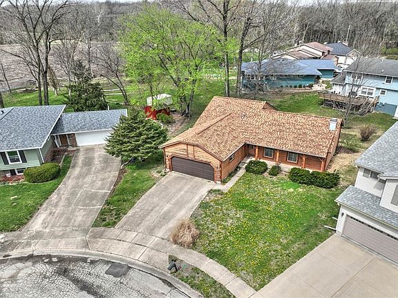 3rd image of 3994 N Northbrook Dr