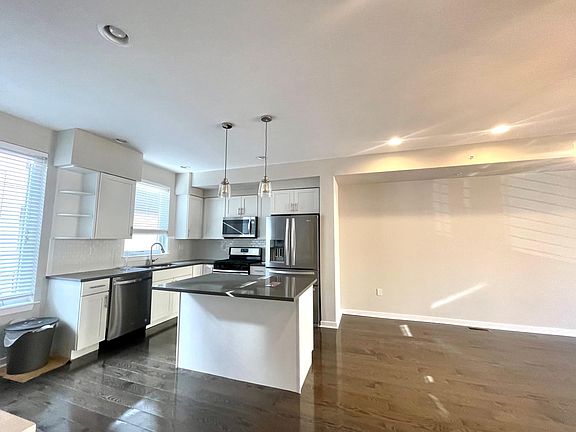 5th image of 602 W Jefferson St #1B