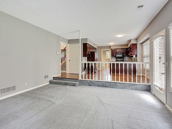 5th image of 15761 Horton St