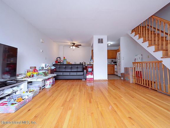 3rd image of 54 Skyline Dr