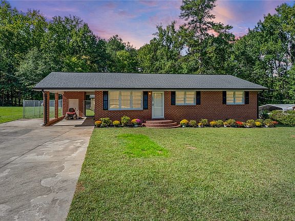 4th image of 1007 Northside Dr E