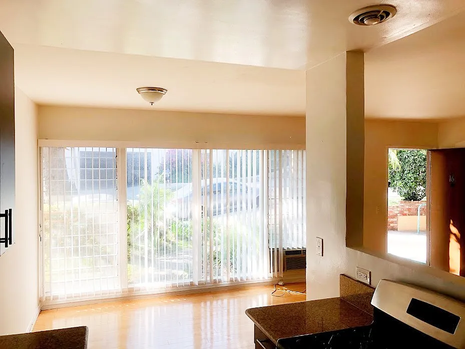 West Hollywood Top Floor Beauty — Photo 3