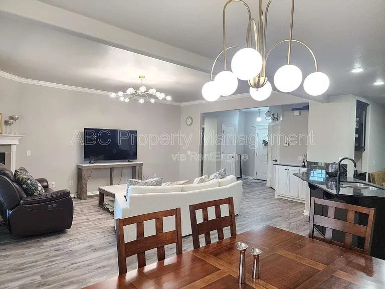 5009 E Truman Ln — Photo 8
