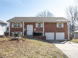 11027 Spruce Ct, Kansas City, MO 64137