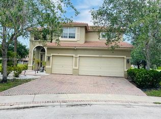 3876 W Whitewater Ave, Fort Lauderdale, FL 33332
