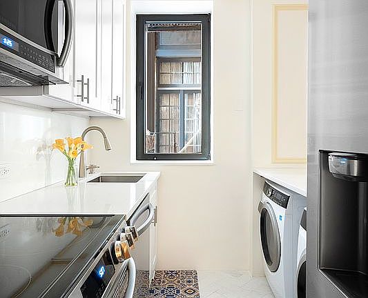 2nd image of 205 W 57th St APT 3DC