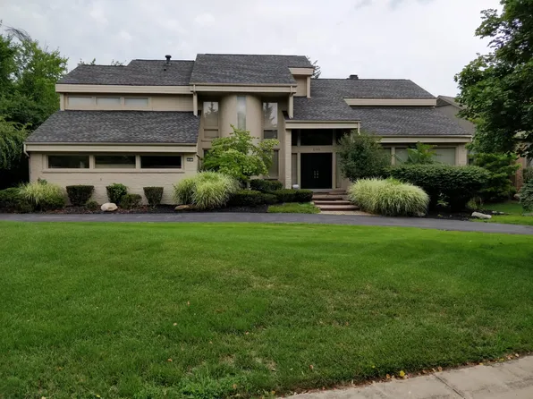 4801 Panorama Cir, West Bloomfield, MI 48323