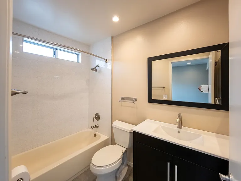 11038 Camarillo St #18 — Photo 19