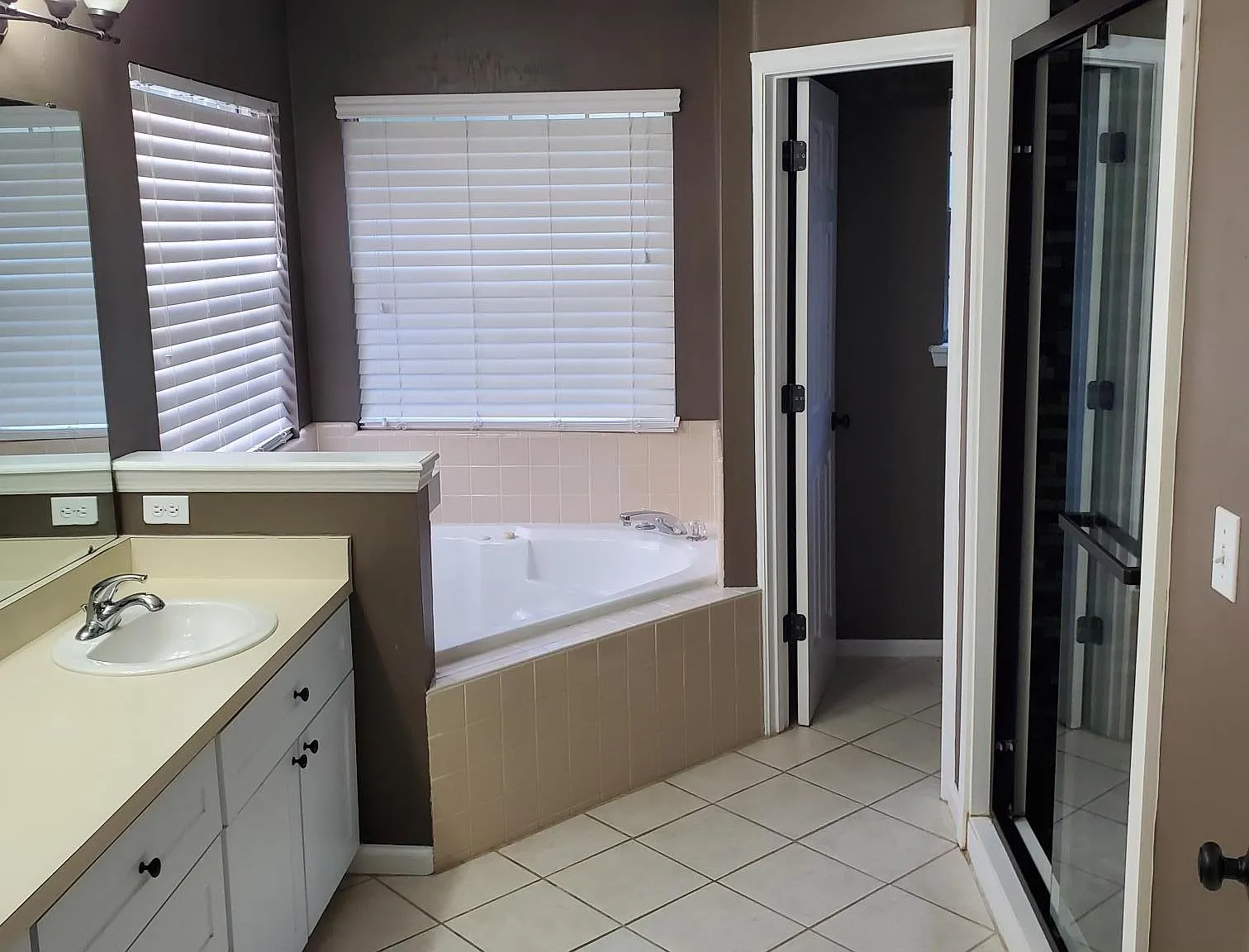 4 bed, 2.5 bath, 2249 sqft, $3,000 — Photo 4