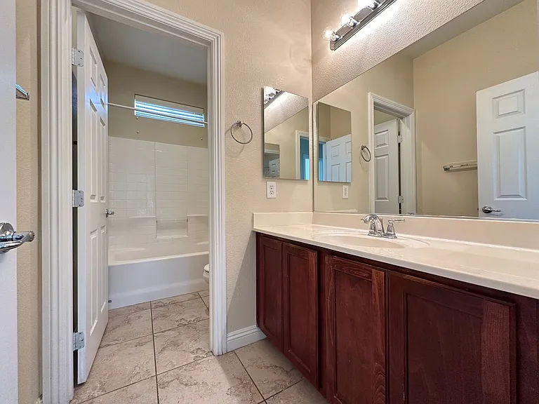 197 Spring Hollow Dr — Photo 3