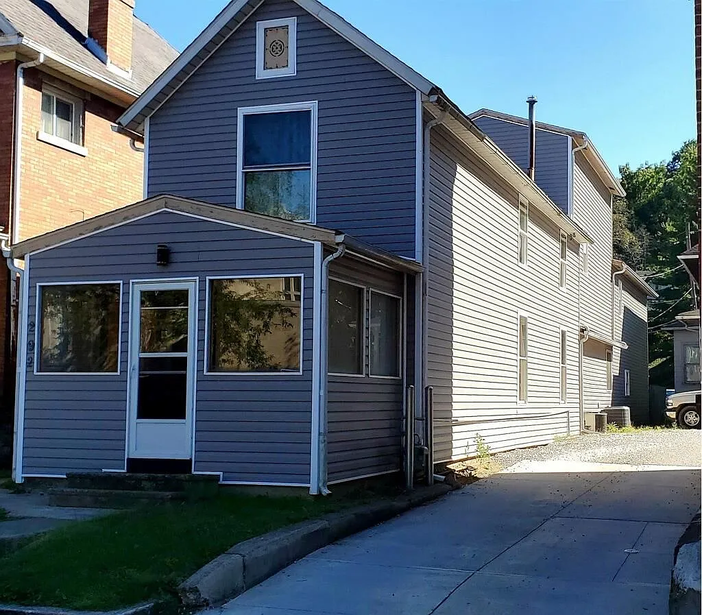 292 W Water St photo 1