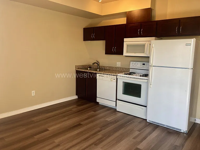 200 E Maple St — Photo 501