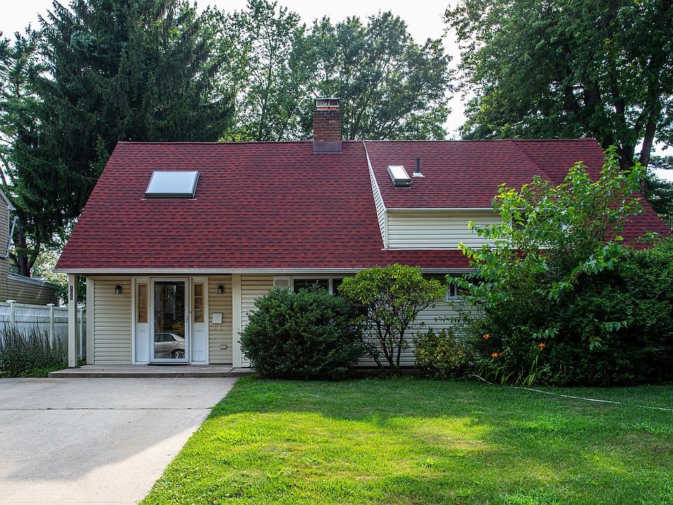1st image of 165 E Cabot Ln