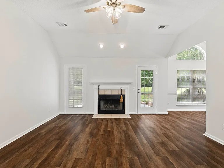 371 Marshview Dr — Photo 8