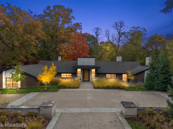 3973 Nearbrook Rd, Bloomfield Hills, MI 48302
