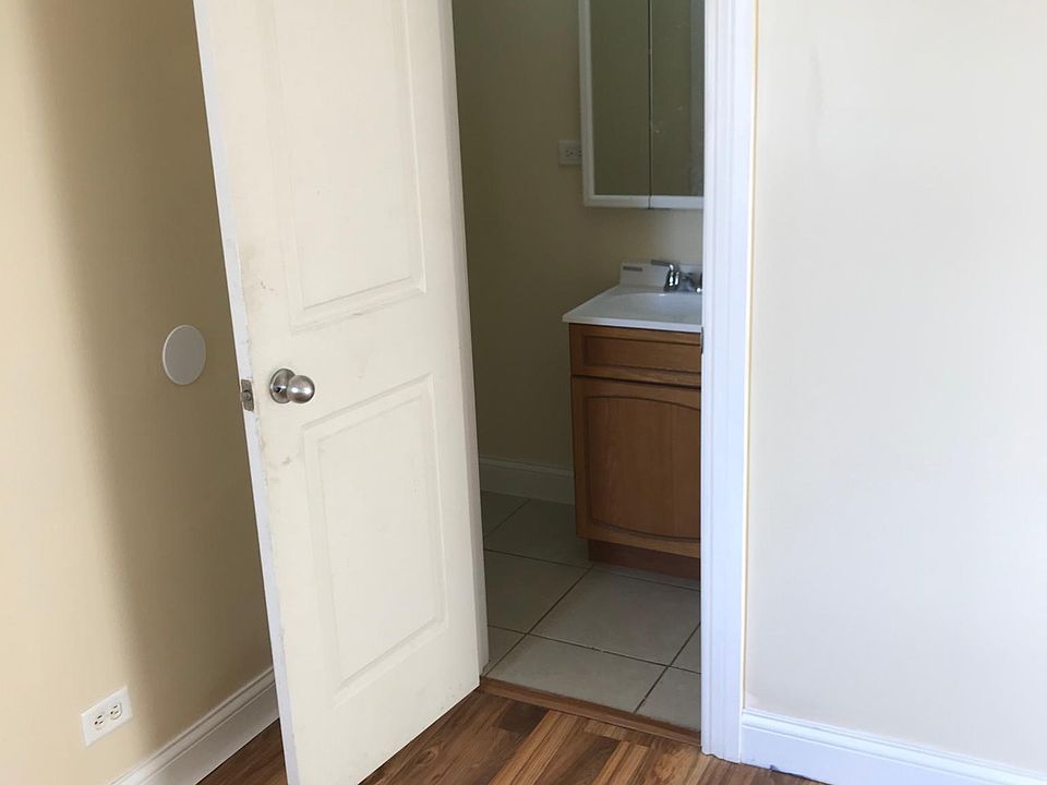 1st image of 5846 S Calumet Ave #3