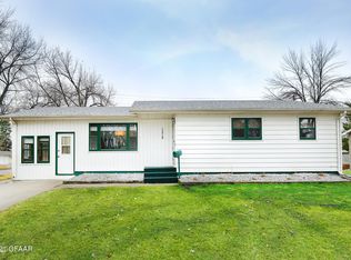 1218 S 18th St, Grand Forks, ND 58201