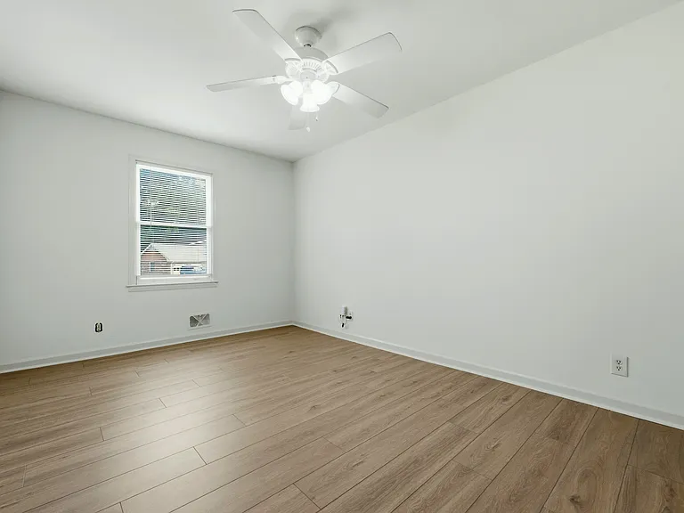 1160 Seven Springs Cir — Photo 13