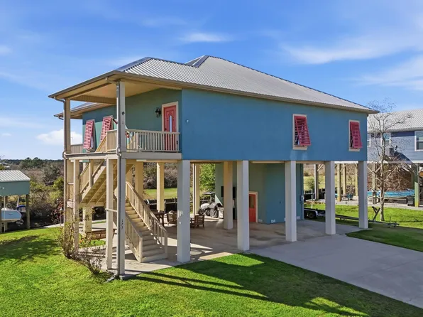 123 Helen Dr, Bay Saint Louis, MS 39520