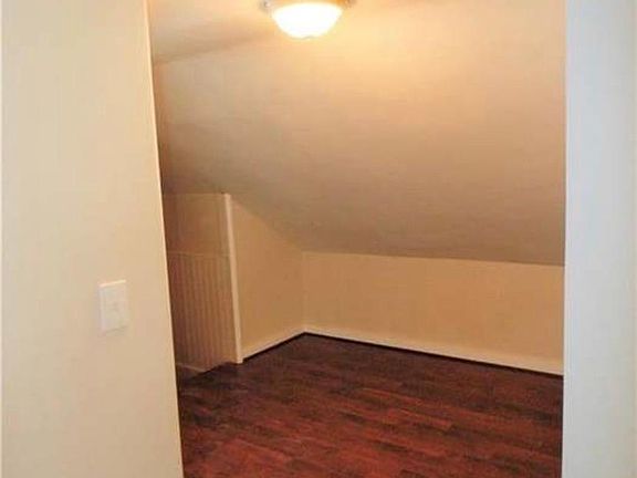 3RD FLR HALLWAY/LIVING AREA