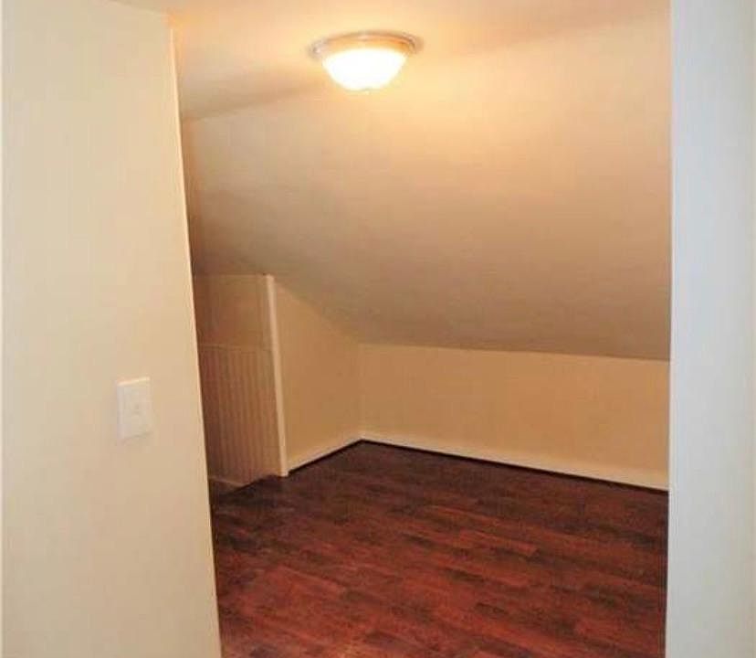 3RD FLR HALLWAY/LIVING AREA