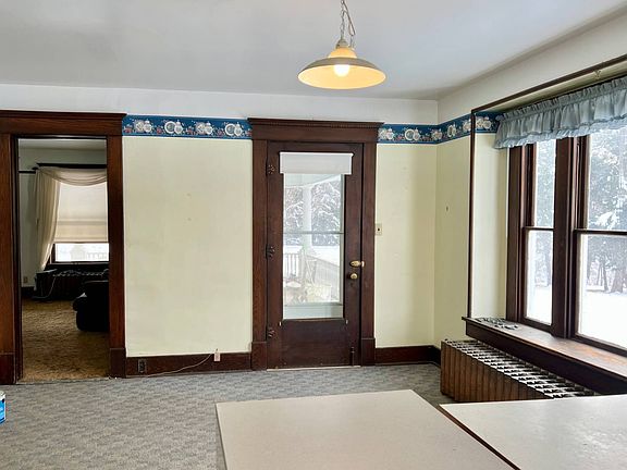 3rd image of 833 E Water St
