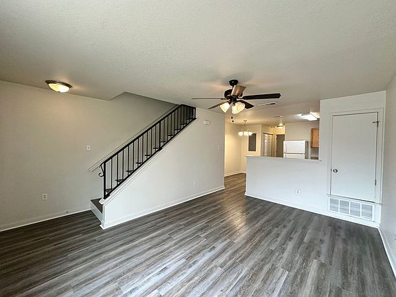 5th image of 3401 Turner Ave APT D