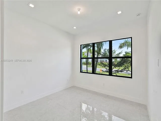 4 bed, 5.5 bath, $8,000 — Photo 3