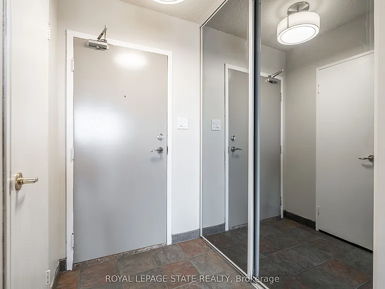 500 Green Rd #1218 — Photo 8