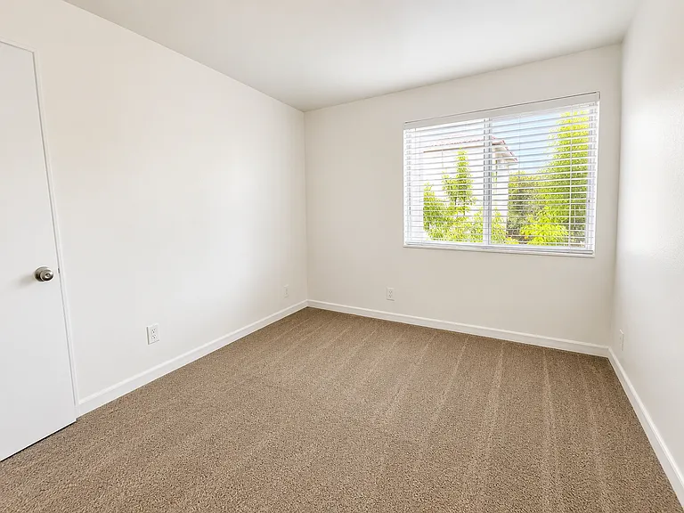 5543 Shasta Ln #4 — Photo 5