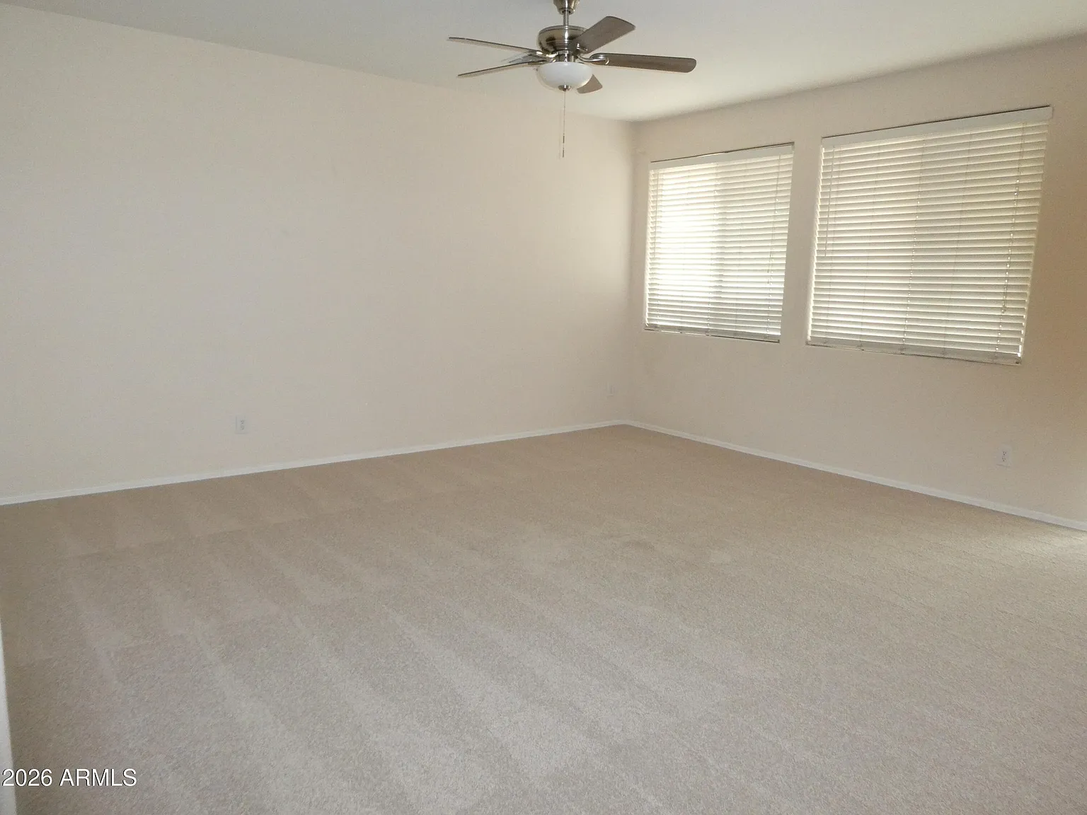 5 bed, 2.5 bath, 3300 sqft, $3,000 — Photo 3