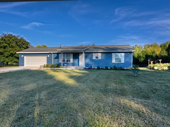 68811 Dawn St, Edwardsburg, MI 49112