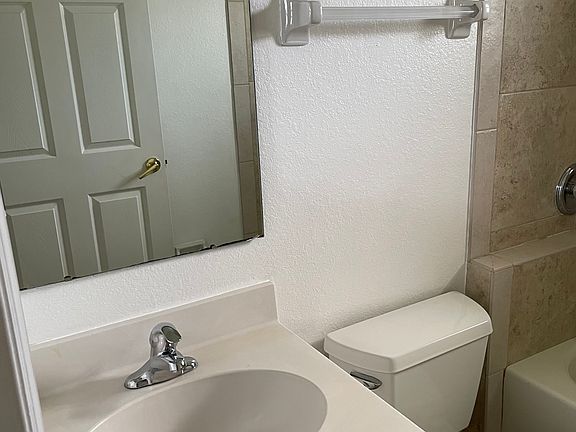 5th image of 2320 NE 6th St