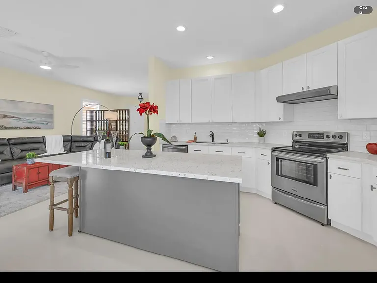 253 SW Coconut Key Way — Photo 10