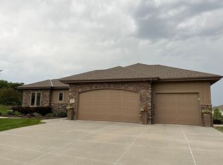 19038 Cuming Cir, Elkhorn, NE 68022