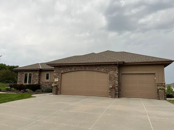 19038 Cuming Cir, Elkhorn, NE 68022