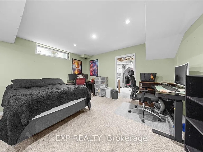 32 Flanders St — Photo 28