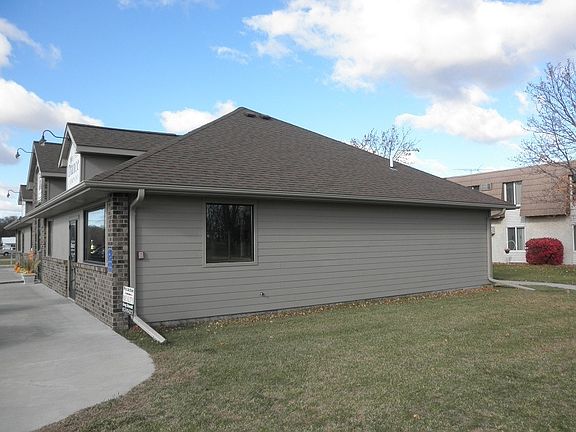 3rd image of 168 Commerce Dr E