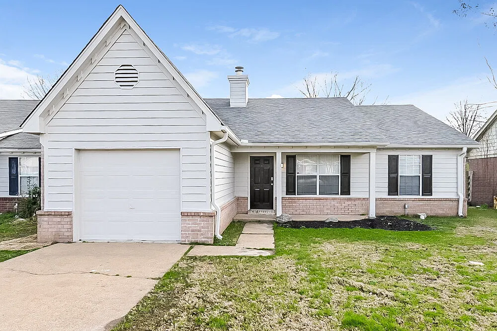 3 bed, 2.0 bath, 1200 sqft, $2,270 — Photo 1