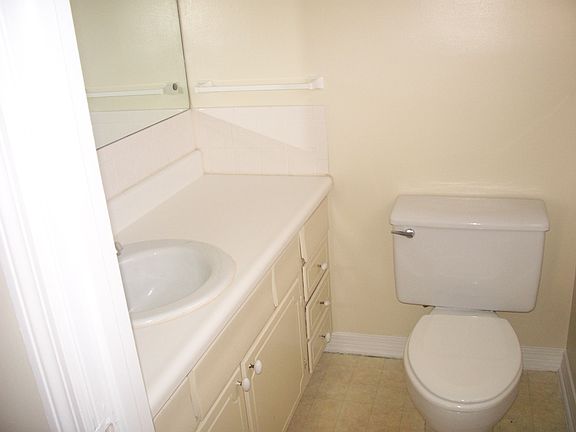 5th image of 8208 Elderberry Dr