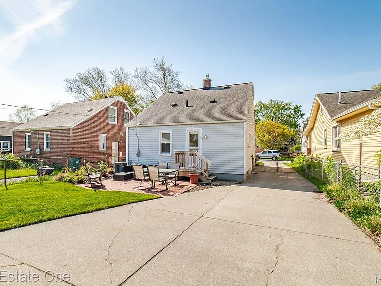 475 E Marshall St — Photo 35