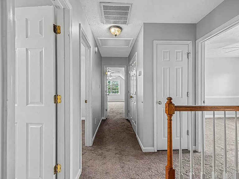 209 Lansing Ct — Photo 31